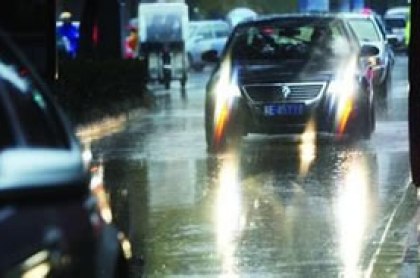雨天開車小竅門