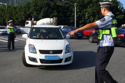 大家注意啦！深圳“沖綠燈”正式開罰！